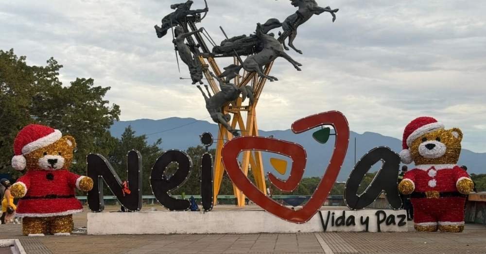 Dos taxistas chocan en el centro de Neiva tras pasarse un semáforo en rojo